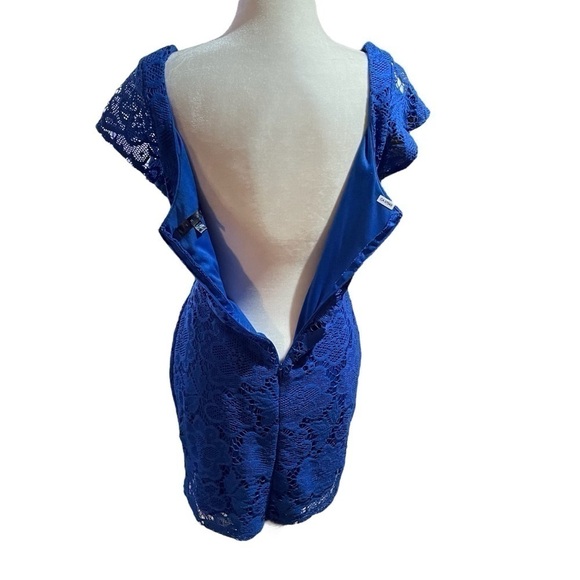 Snap Floral Crochet
Lace Mini Dress Size Large, Zip Back - Picture 9 of 15